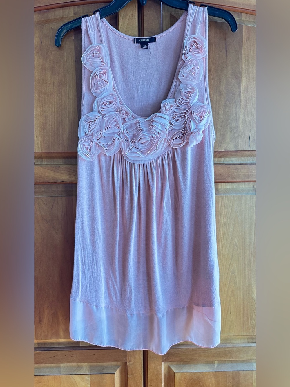 Espresso Brand Pink w/ Sparkly Gathered Rose Appliqués Top, 2X, NWOT, sheer hem.